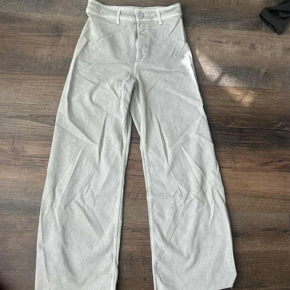 Zara Women’s Light Gray Wide Leg Jeans